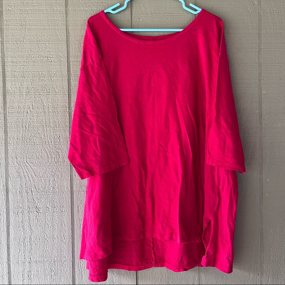 Red 3/4 sleeve length simple shirt